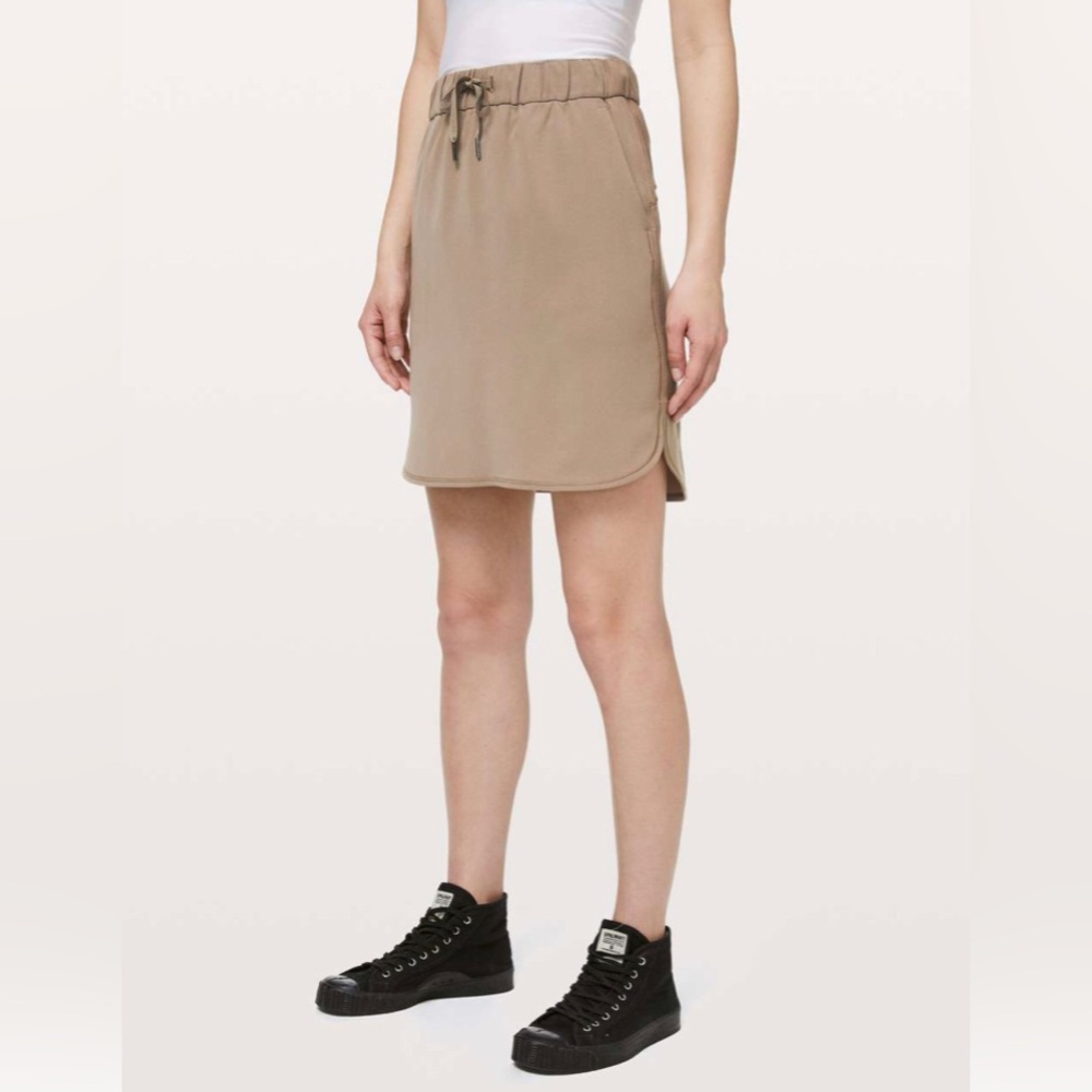 Lululemon On The Fly Skirt *Woven Size: 4
